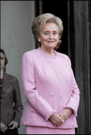 Bernadette Chirac, en tailleur rose pour accueillir le roi Juan Carlos d'Espagne à l'Elysée, en 2006