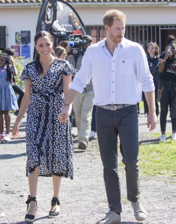 Main dans la main, Le prince Harry et Meghan Markle visitent le Cap, en Afrique du Sud, le 23 septembre 2019.