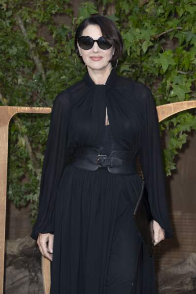 Monica Bellucci a joué les femmes fatales au défilé Dior 