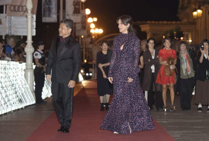 Juliette Binoche, très élégante et Hirokazu Koreeda lors du film de Saint-Sébastien le 22 septembre 2019.