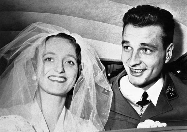 Bernadette, radieuse lors de son mariage avec Jacques Chirac  à Paris, le 17 mars 1956