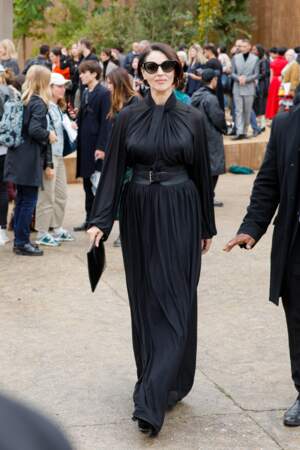 Monica Bellucci n'est pas passée inaperçue à son arrivée au défilé Dior