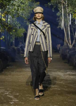 Des looks plus classiques ont aussi défilé au sein de la collection estivale Dior 2020.