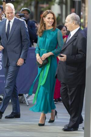 Kate Middleton, très élégante en robe longue pour rencontrer le prince Karim Aga Khan IV.