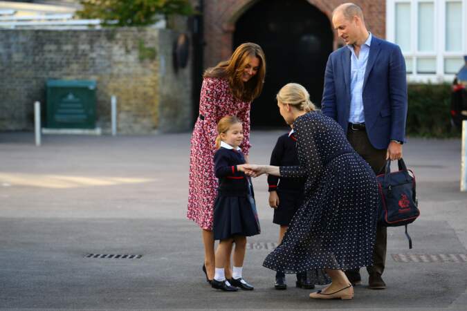 Quand la princesse Charlotte a été accueillie par la directrice de l'école pour la rentrée scolaire 2019