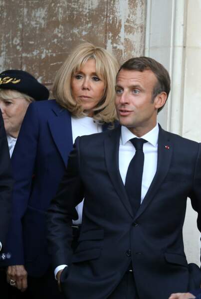 Brigitte Macron est toujours présente pour soutenir son mari, ici au château de By le 20 septembre.
