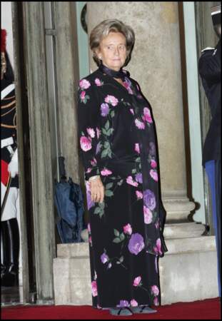Bernadette en robe longue à imprimé fleuri, lors d'un dîner à l'Élysée pour la visite du roi du Cambodge en 2006