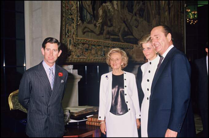Bernadette et Jacques Chirac avec le prince Charles et Lady Diana à la mairie de Paris, en 1988