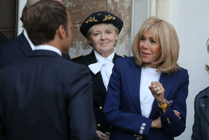 Brigitte Macron en plein échange avec son époux Emmanuel Macron, en Seine-et-Marne, le 20 septembre.