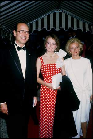 Smoking et nœud papillon de rigueur pour Jacques Chirac avec sa femme Bernadette et sa fille Claude Chirac