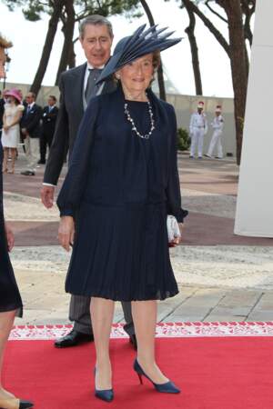 Bernadette Chirac, élégante en ensemble bleu nuit, lors du mariage d'Albert de Monaco en 2011