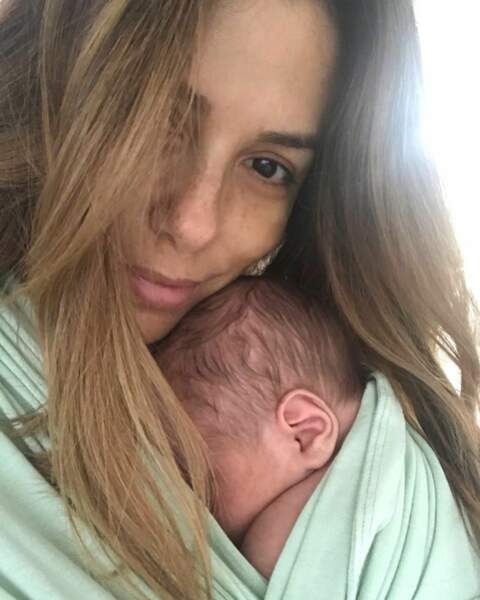 Moment de tendresse pour Eva Longoria et son fils Santiago, né le 19 juin 2018