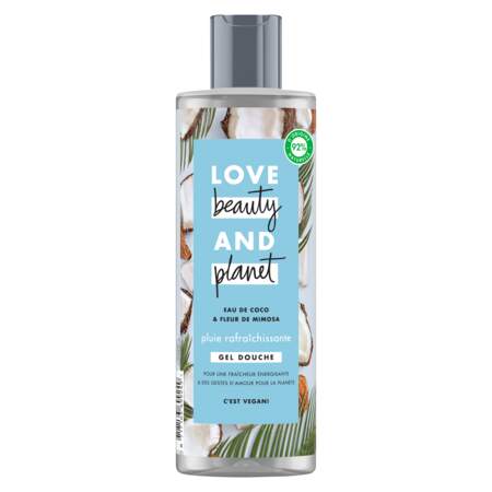Toute jeune, Love beauty ans planet offre des soins vegan pour toute la famille à travers des gels douche et des shampooings.
