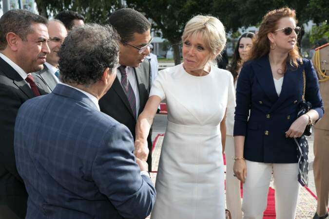 Brigitte Macron à l'aise dans son costume diplomatique