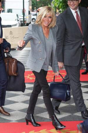 Brigitte Macron devant l'hôtel 'The Pierre' à New York