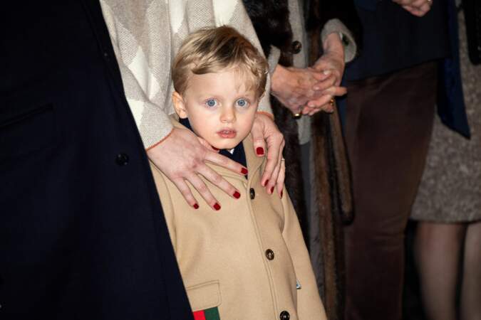 Le prince Jacques porte un élégant manteau Gucci d'une valeur de 720 euros.