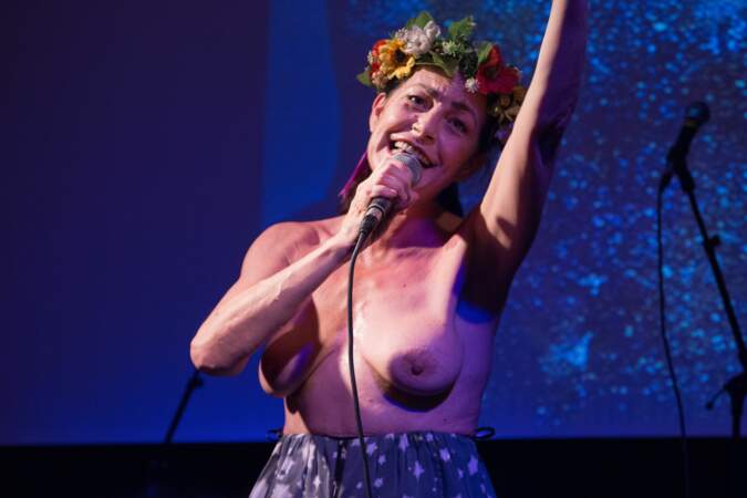 Lio topless pour les 10 ans des Femen
