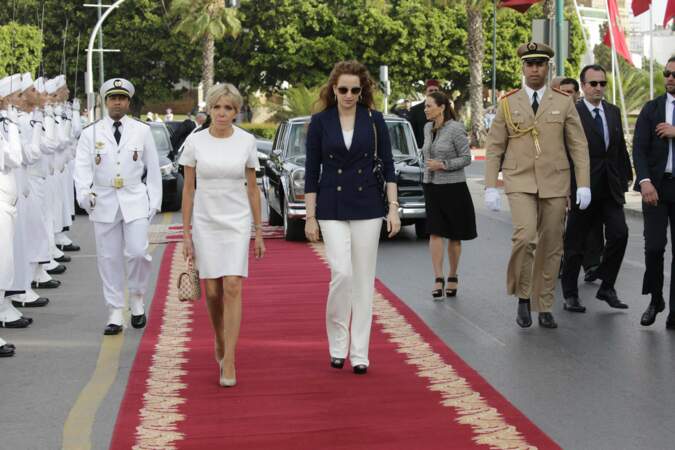 Brigitte Macron : sa robe Louis Vuitton version blanche pour le Maroc