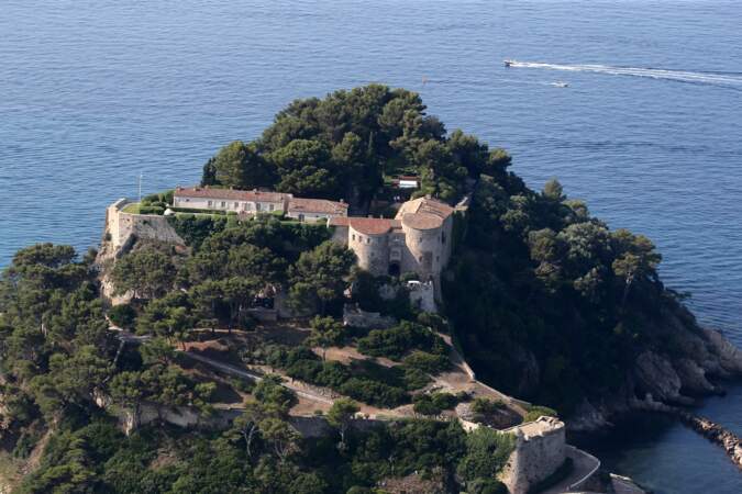 Vue sur le fort de Brégançon, où Emmanuel et Brigitte Macron passent leurs vacances