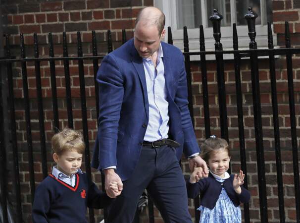 Le prince William amène George et Charlotte à la maternité pour qu'ils rencontrent leur petit frère né le 23 avril
