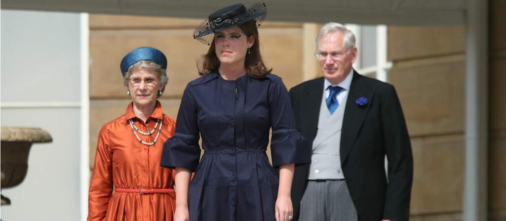 Très chic, Eugénie d'York porte une robe boutonnée Palmer /Harding qui lui à ravir