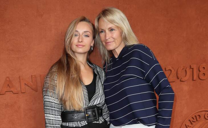 Estelle Lefébure et sa fille Emma Smet, complices à Roland-Garros
