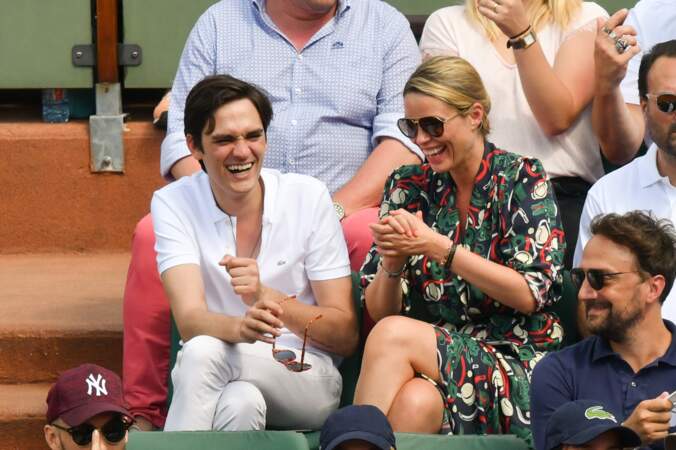 Kiera Chaplin et Alain Fabien Delon dans les tribunes de Roland Garros 