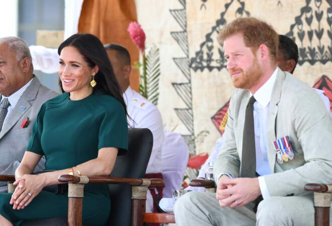Le prince Harry et la duchesse de Sussex lors de la cérémonie d'accueil à Nadi, ville des îles Fidji.