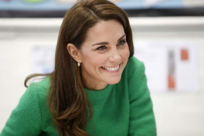Kate Middleton radieuse pour sa visite dans une école primaire