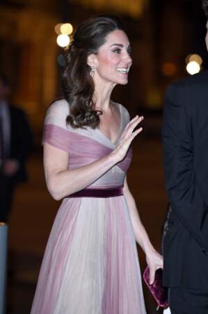 Kate Middleton très belle en robe longue Gucci