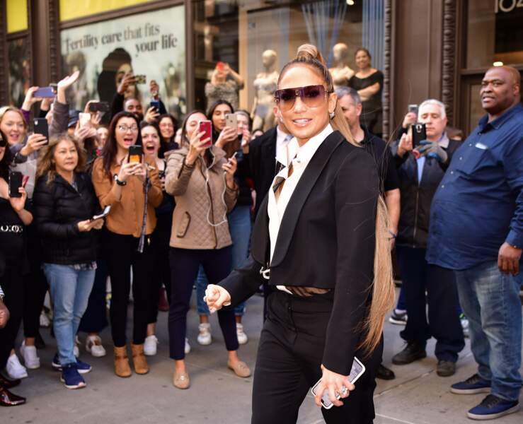 Jennifer Lopez fête la sortie de son nouveau single avec une coiffure particulière