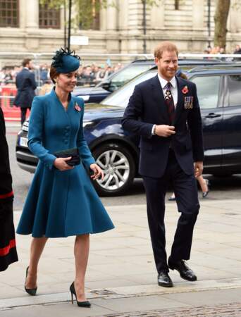 Kate Middleton très élégante avec une paire d'escarpins Emmy London en l'abbaye de Westminster le 25 avril 2019