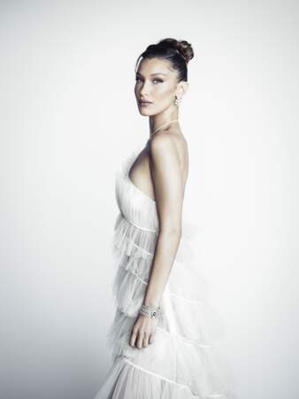 Bella Hadid était en couverture du Gala Croisette#4 pendant le Festival de Cannes, habillée en Dior Haute Couture.