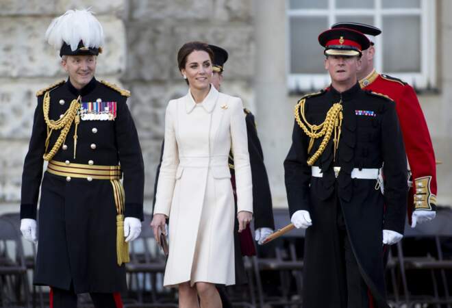 Kate Middleton recycle un des ses manteaux fétiches signés Catherine Walker
