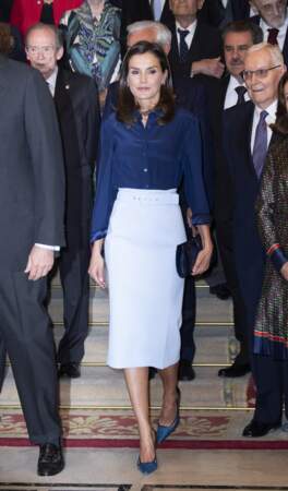 La reine Letizia d'Espagne porte une jupe Hugo Boss à Madrid le 13 juin 2019.