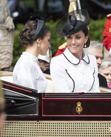 Si Twitter les pense rivales, Letizia d'Espagne et Kate Middleton cultivent la même passion des coiffures chics