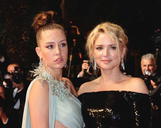 2 femmes, 2 chignons pour Adèle Exarchopoulos et Virginie efira sous la chaleur de Cannes