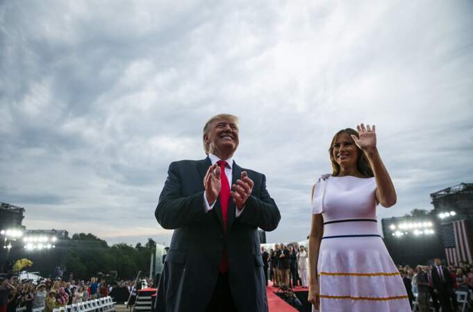 Melania Trump sexy avec son mari lors de son discours pour la Fête Nationale aux Etats-Unis. 