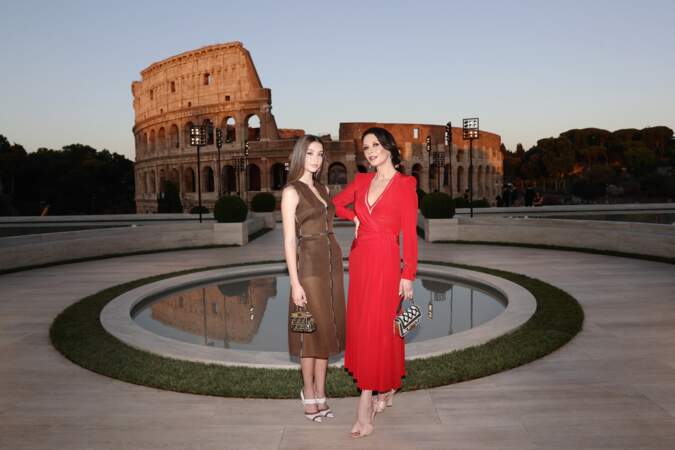 Mère et fille ont assisté à la soirée Haute Couture Fendi à Rome, hommage à Karl Lagerfeld.