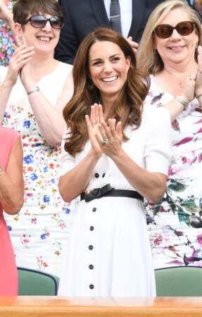 Non loin de la duchesse de Sussex, Kate Middleton a apprécié le match au tournoi de tennis de Wimbledon.
