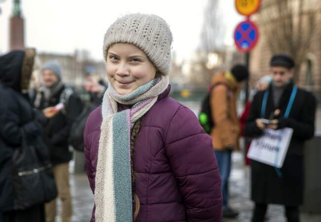 La militante pour le climat Greta Thunberg pose devant le parlement suédois à Stockhol en Suède le 15 février 2019.