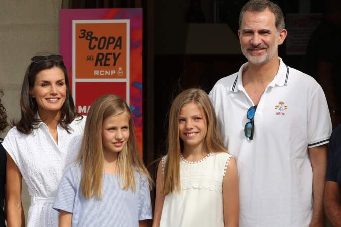 Joli portrait de famille pour Letizia d'Espagne, Felipe VI et leurs deux filles en vacances