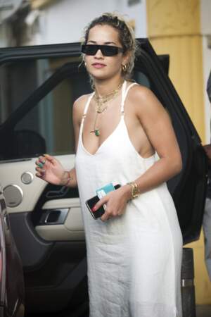 Rita Ora profite de ses vacances à Ibiza