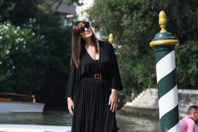 Monica Bellucci, officiellement célibataire et radieuse à Venise