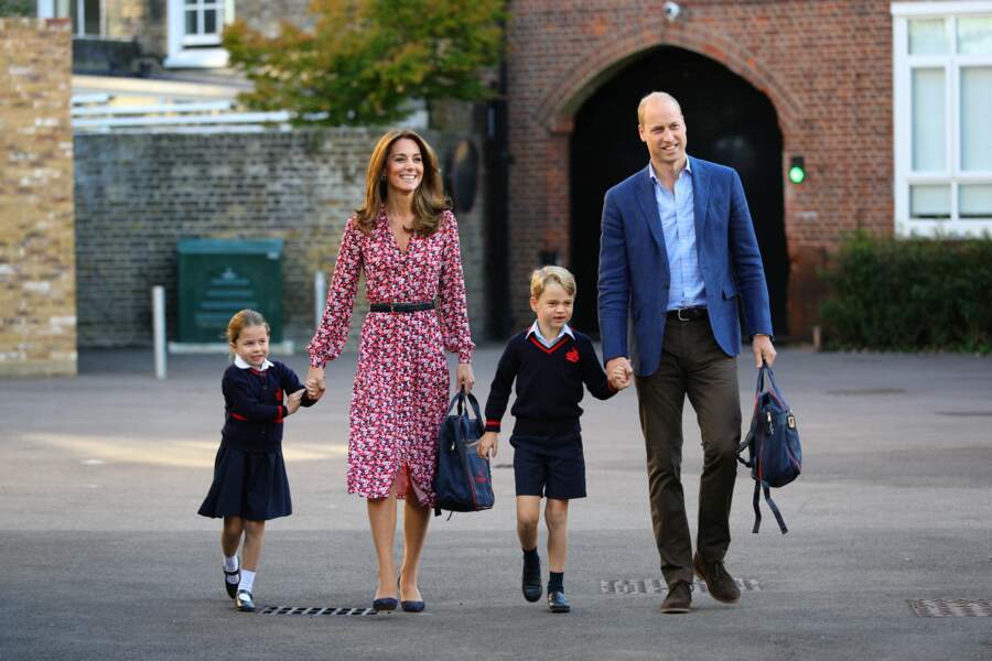 La princesse Charlotte et le prince George accompagnés de leurs parents pour leur rentrée des classes