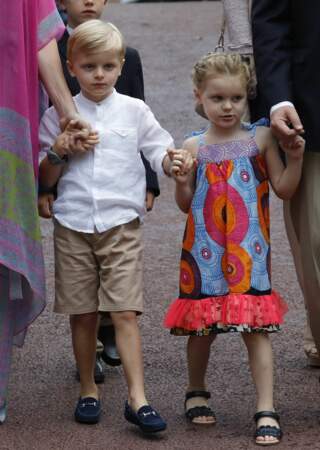 Le prince Jacques et la princesse Gabriella sont apparus main dans la main