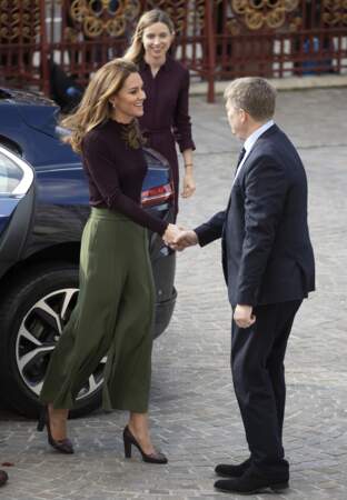 Kate Middleton radieuse les cheveux lachés et un look très étudié