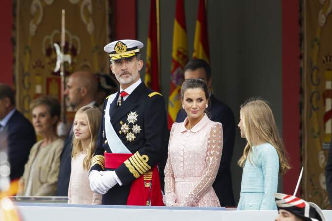 La reine Letizia d'Espagne assiste avec sa famille à la parade militaire du 12 octobre 2019, à Madrid.