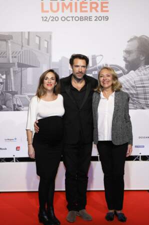 Victoria Bedos a posé avec son frère et sa maman lors de la cérémonie d'ouverture du festival Lumière, à Lyon