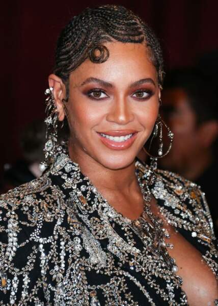 La coiffure multi tresses de Beyonce lors de l'avant-première du Roi Lion aux USA.